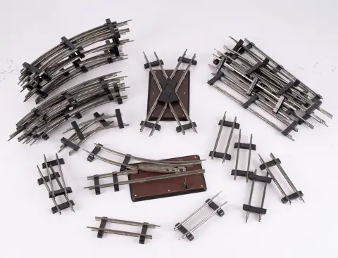 Lot de 34 rails, écartement ?, composé de 8 courts (12,5 cm) et 8 longs droits (25 cm), 2 courts (13,5 …