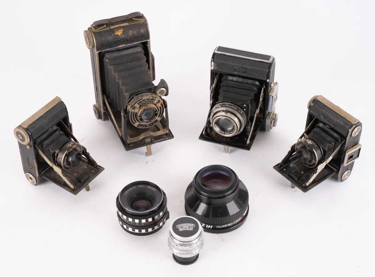 Lot de 7 pièces : 4 appareils photo et 3 objectifs différents, occasion / non testé.