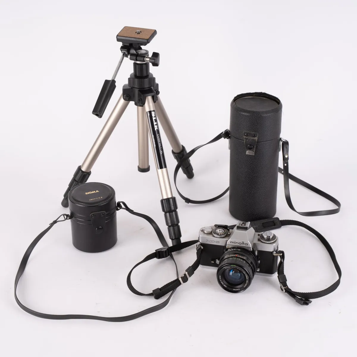 MINOLTA XD-5 analog camera with 3 different lenses and 1 tripod. Lenses: 1x Sigma Mini Wide 1:2.8 / = 2…