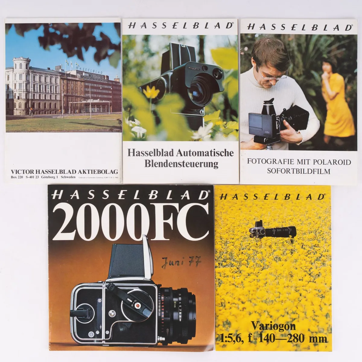 5 brochures différentes, dont une concernant le Hasselblad 2000 FC, états divers.