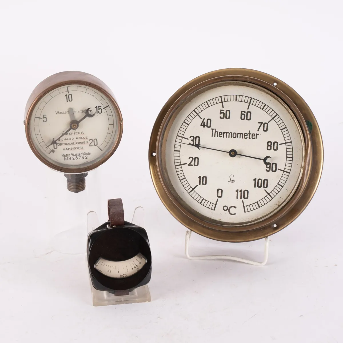3-piece lot of various measuring instruments, max. diameter approx. 20 cm, various ages, sizes and conditions. Untested…