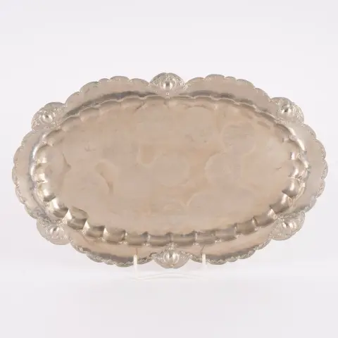 Coupe décorative, lourde fonte d'étain, longueur env. 40 cm, milieu du 20e s., env. 695 gr.