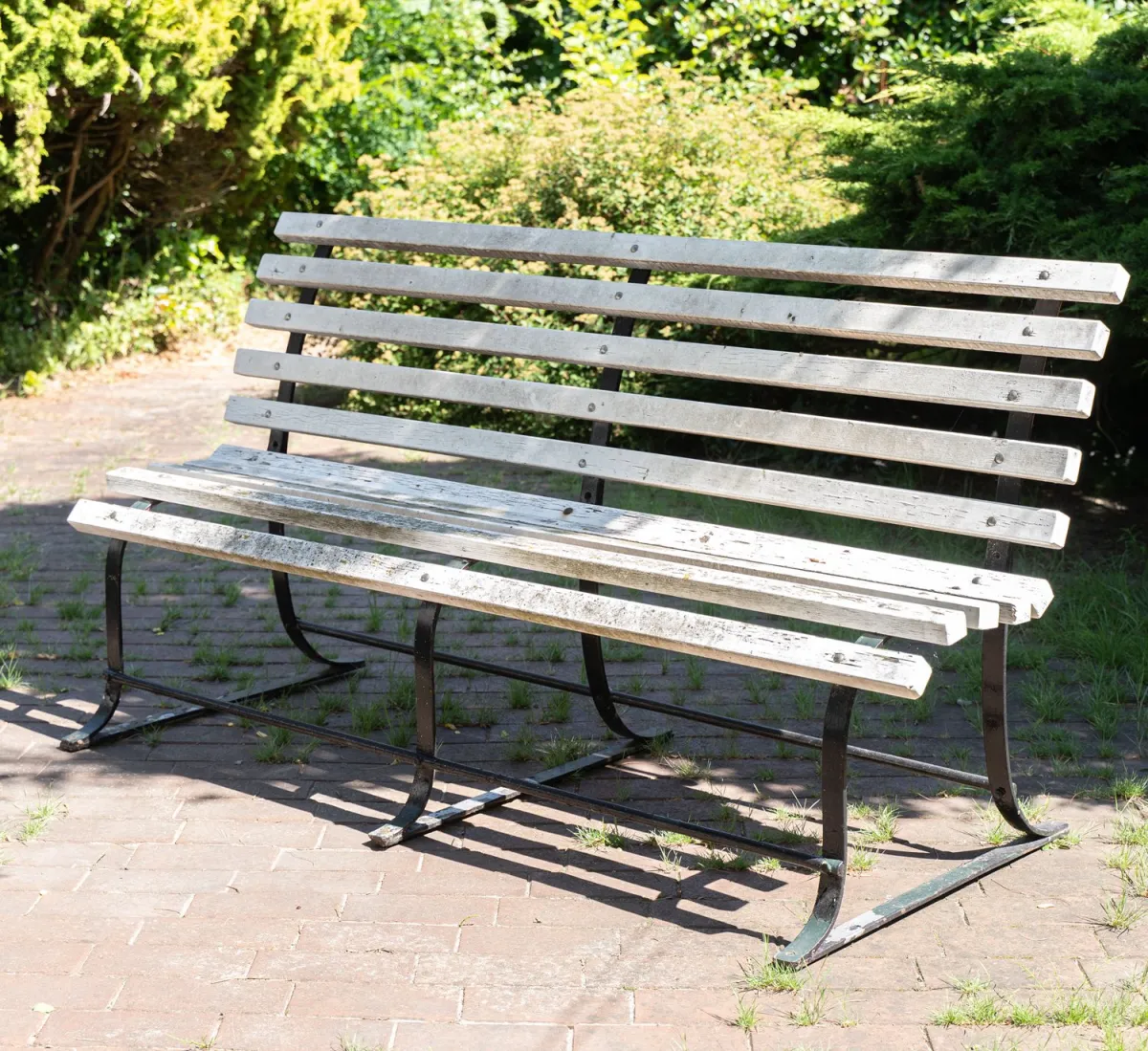 Large park bench, iron / wood, 20th century, backrest height approx. 96, seat height approx. 49, length approx. 190 cm. Good found condition.
