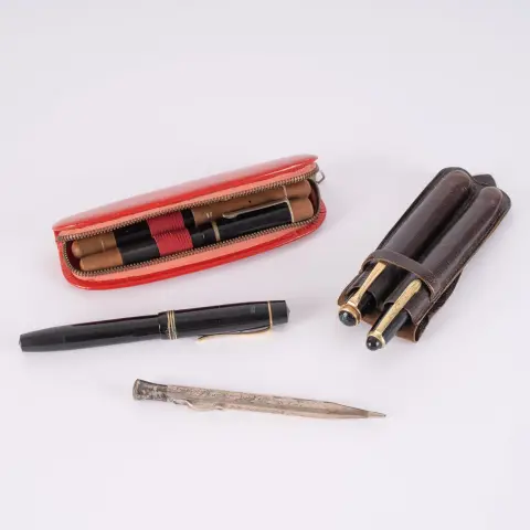 Collection de 6 instruments d'écriture divers, dont 3 stylos-plume avec plume en or 14k et 1 porte-mine