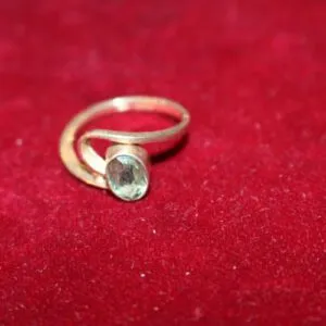 Damesring 333 goud, ringmaat 50, ca. 1,8 gram