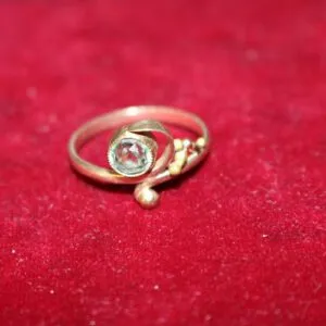 Damesring 333 goud, ringmaat 58, ca. 2,1 gram