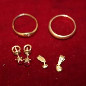 Posten Altgold 585er Gold, ca. 8,7 Gramm Ringe, Ohrringe
