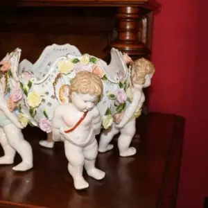 Grande coupe d'apparat avec 4 putti, H 24 cm x L 38 cm, marquée