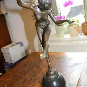 Bronze sur marbre, hauteur 50 cm
