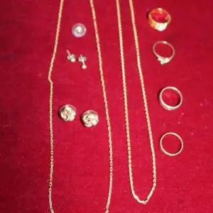 Lot d'or 333, env. 21 grammes, chaînes, bagues, boucles d'oreilles