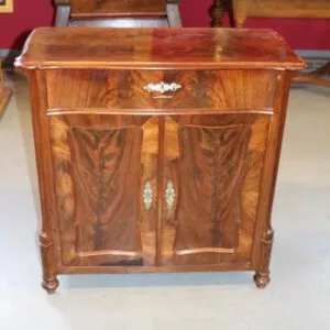 Petite commode / armoire vers 1860, bon état, L 82cm x P 40cm x H 82cm