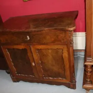 petite armoire d'appoint Louis-Philippe vers 1860, prête à placer, L 93cm x P 53cm x H 80cm