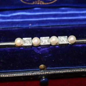 Broche/speld met diamanten, ca. 6,4 gram, 590 witgoud, lengte 7cm