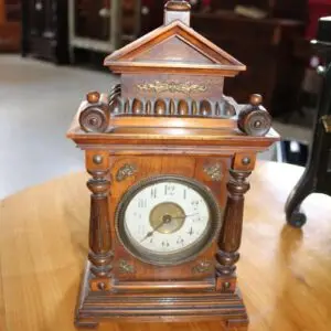 Pendule de cheminée Gründerzeit vers 1880, L 20cm x P 11cm x H 38cm