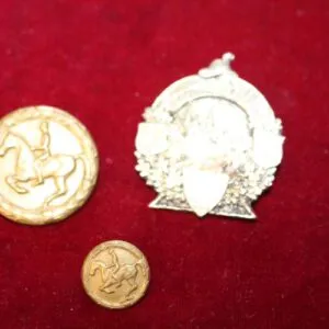 3 insignes XVII Thüringen districtschieten, jeugdruiterinsigne met miniatuur