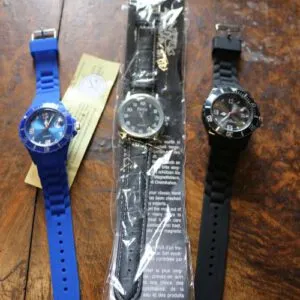 3 montres-bracelets, neuves