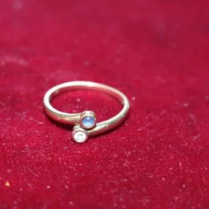 Damesring 333 goud, ringmaat 55, ca. 1,6 gram