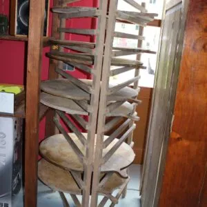 Étagère originale pour planches à gâteaux avec 7 planches rondes, bois