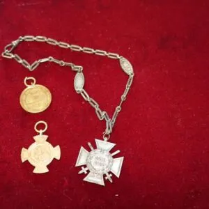 3 anciennes médailles
