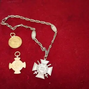 3 anciennes médailles