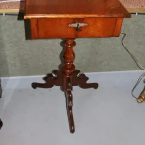 Table à couture vers 1880, L 48cm x P 42cm x H 79cm, excellent état