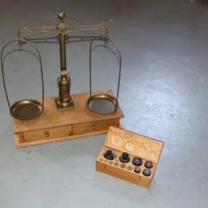 alte Ladenwaage Apothekerwaage um 1880, B 50cm x H 79cm