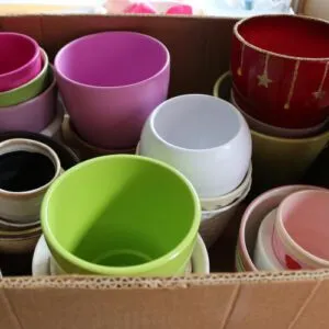 Posten Blumentöpfe, verschiedene Farben und Größen 25 Stück