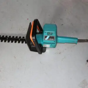 Taille-haie Black & Decker GCT 330