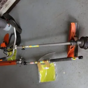 Débroussailleuse Stihl FS 100 avec accessoire taille-haie STIHL HL-KM 145°
