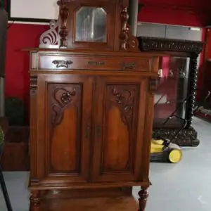 Vertico Art nouveau avec colonnes et superstructure, noyer, L 95 cm x P 47 cm x H 197 cm