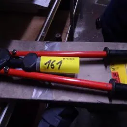 Lever rivet gun