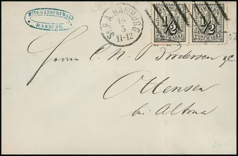 Deux lettres à destination d'Altona de la période de port à partir du 9.9.1864 : une affranchissement simple 1/2 Sch. noir (légère patine) du 21.6.1865, ainsi qu'une paire 1/2 Sch. noir (timbre gauche pas parfait) pour Ottensen dans le district rural d'Altona, où le port de livraison rural est manifestement déjà préaffranchi (1/2 Sch. port régulier plus 1/2 Sch. pour livraison rurale). Un double port n'entre pas en ligne de compte, car le port spécial de Hambourg à Altona de 1/2