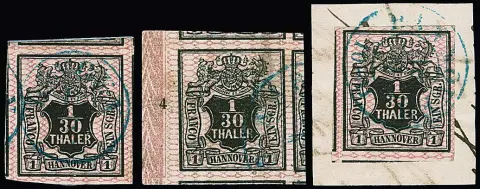 1/30 Th. noir/rose, trois pièces à très grandes marges, une avec bord de feuille et numéro de rangée "4" (petit défaut)