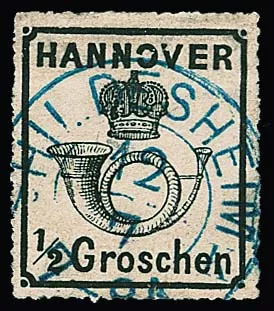 1/2 Gr. schwarz, weißer Gummi, ausgabetypisch durchstochenes Prachtstück mit klarem Plattenfehler "O von HANNOVER links offen", zudem mit zentrischem…