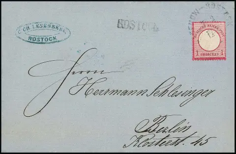 "Hagenow-Rostock", cachet de poste ferroviaire et L1 "Rostock" sur lettre 1 Gr. Brustschild pour Berlin. Joint un formulaire de télégramme de Rostock sans rapport avec la lettre ainsi qu'un reçu préimprimé de la station télégraphique de Rostock pour une dépêche vers Ryde/Isle of Wight/Angleterre (contenu concernant des achats d'actions). Un "ensemble" exceptionnel
