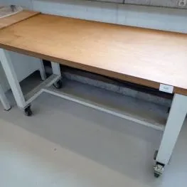 Pracovní stůl