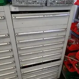 Armoire à tiroirs télescopiques