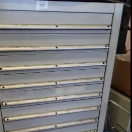 Armoire à tiroirs télescopiques