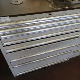 Armoire à tiroirs télescopiques