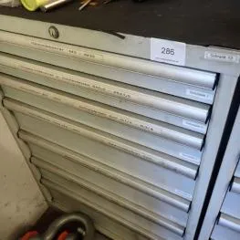 Armoire à tiroirs télescopiques