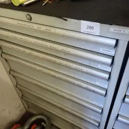 Armoire à tiroirs télescopiques