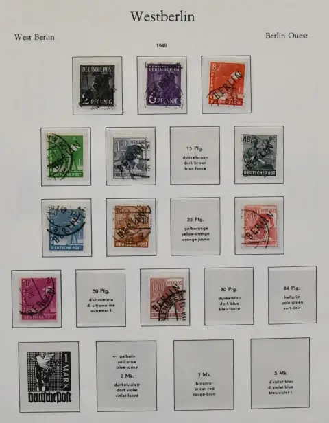 Berlijn, 1948-1990, gestempelde verzameling in voorgedrukt album met enkele beginnetjes, waaronder zwarte en rode opdrukwaarden, UPU nr. 35/41, 71, 75/79, 82/86, 101/5, vanaf 1954 bijna compleet. Mi. ca. 2500,-