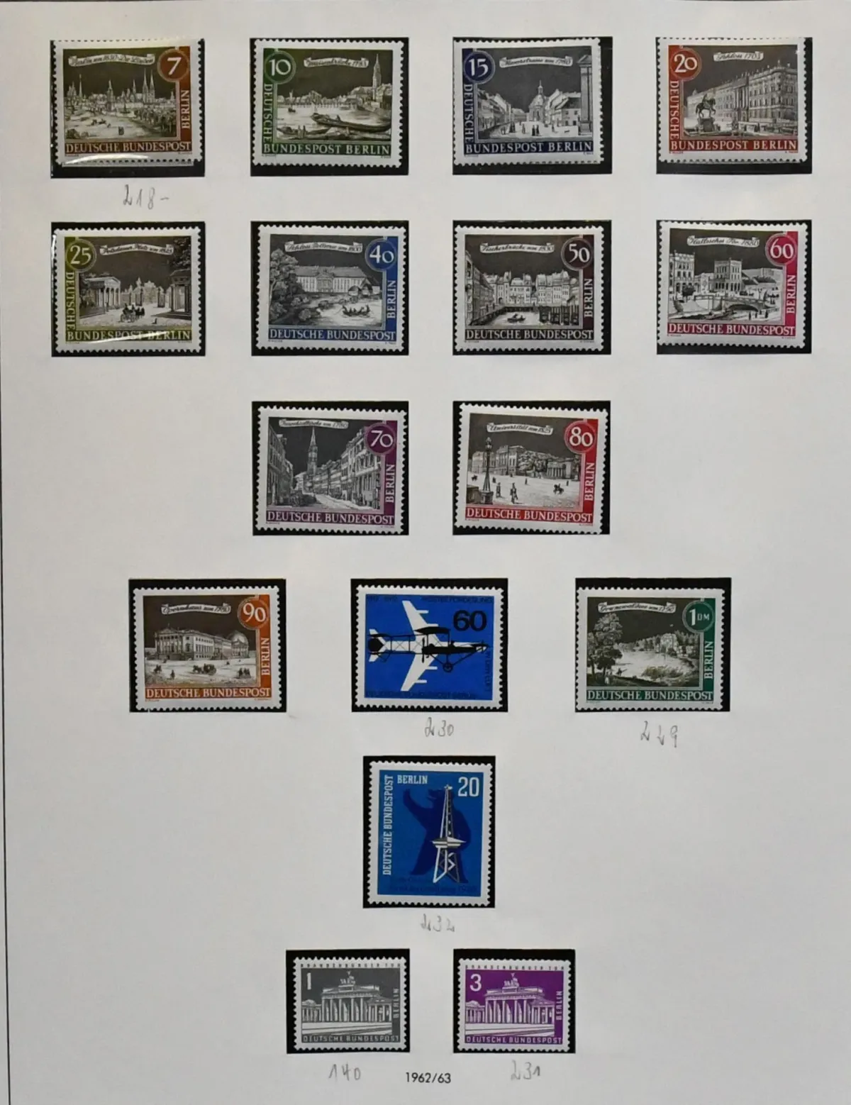Berlin, 1967-1990, mint collection, in three complete and each in SAFE-Dual pre-printed album. Mi. 2700,- + the good accessories