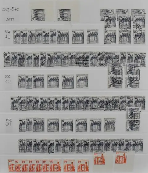 Berlin, Burgen u. Schlösser, saubere postfr. und gest. Zusammenstellung mit etlichen kpl. Sätzen, vielen C/D-Werten, einigen Bogenecken, Zusammendrucken,…