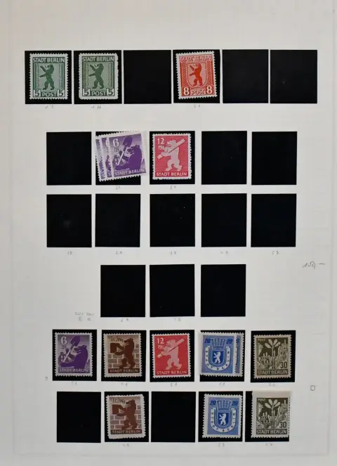SBZ, 1945/49, kolekcja czysta z m.in. nr 20/22, 29/40x/y (oprócz dwóch wartości kompletna), 85/86A/D, 92/99A/B, każda na obu rodzajach gumy, 120/25X, wszystkie osiem dodatkowych nadruków ex nr 126/32, 182/97 w tym nr 195, 212/27, Bl. 3A/B (nieząbkowane) itd. Mi. 1500,-