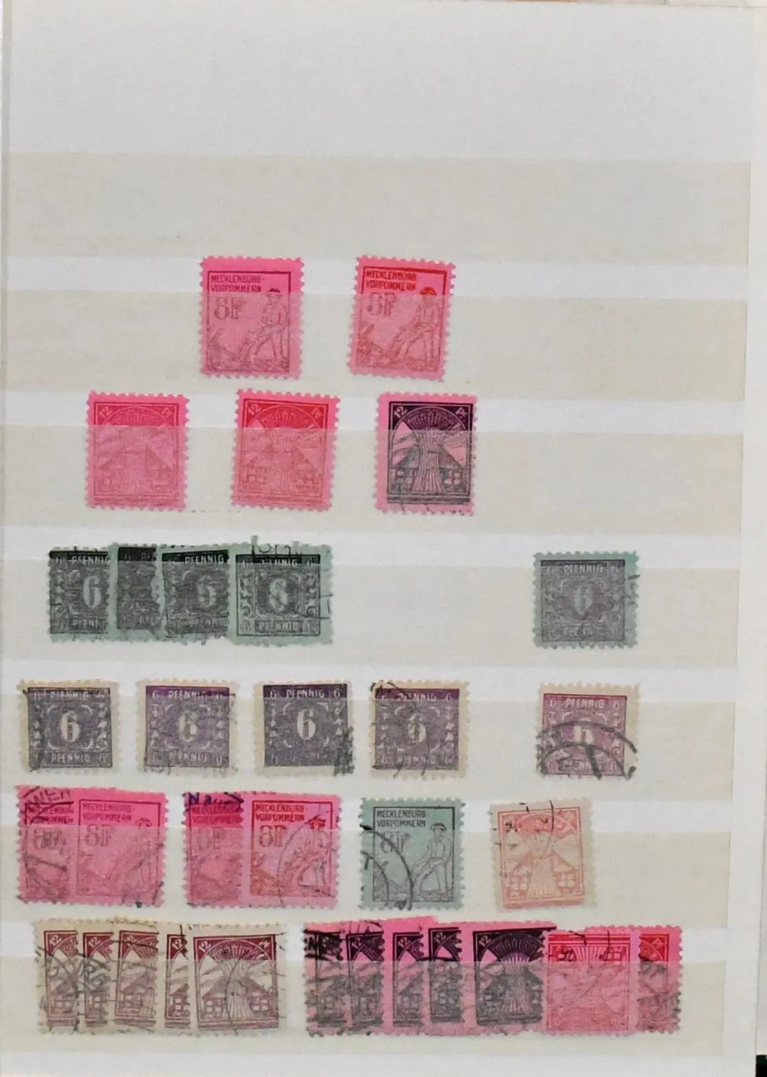 SBZ, 1945/49, E-album met ongeveer 900 waarden vanaf nr. 1/7, waaronder o.a. nr. 42/50 met postmeester-scheiding gestempeld (niet gekeurd), nr. 150/55Y gestempeld, 156/61 meervoudig gestempeld enz.