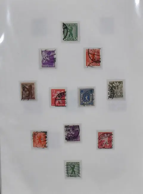 SBZ/GDR, 1945-1990, used collection in three thick volumes, from Bären edition, with Mecklenburg, Saxony, Thuringia and general issues, GDR from 1949 with practically complete stamp part (without Bl. 7-9 and Köpfe II), incl. Bach, Akademie, fair issues, Chinesen, no. 289/92, Bl. 10/12, as well as the entire modern period. Mi. 3500,-, very cheap