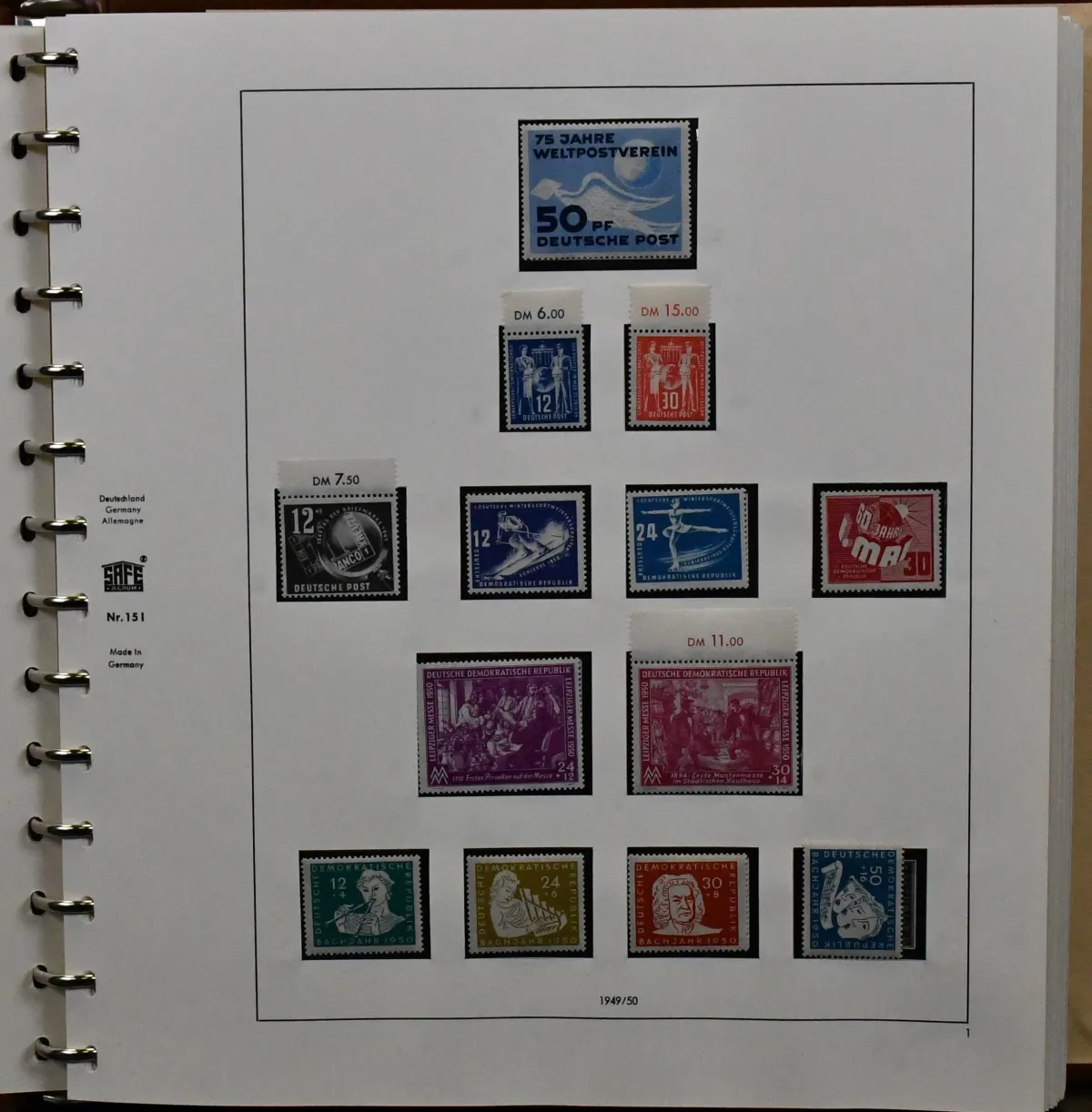 GDR, 1949-1976, almost complete mint collection with the beginnings in two volumes (only missing a Pieck set, Heads II and no. 405/22, otherwise complete), with Bach...