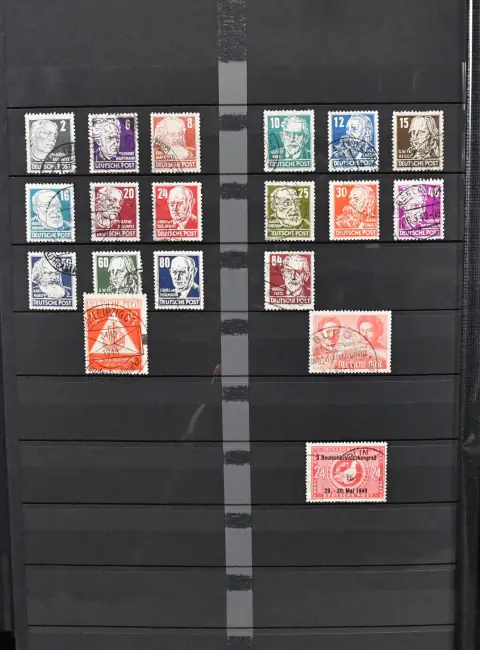 ГДР, 1949-1972, гашёная коллекция в альбоме, начиная с немного СБЗ, далее много хороших ранних выпусков, напр. № 242, 243-44, 250, 256-59, 261-70, 286-88,…