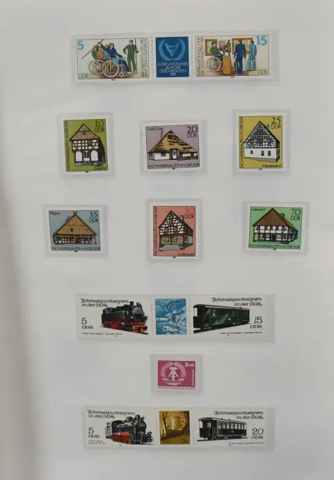 DDR, 1967-1990, complete postfrisse verzameling in twee zelfgemaakte dikke banden, met alle series en blokken. Mi. 1400,-
